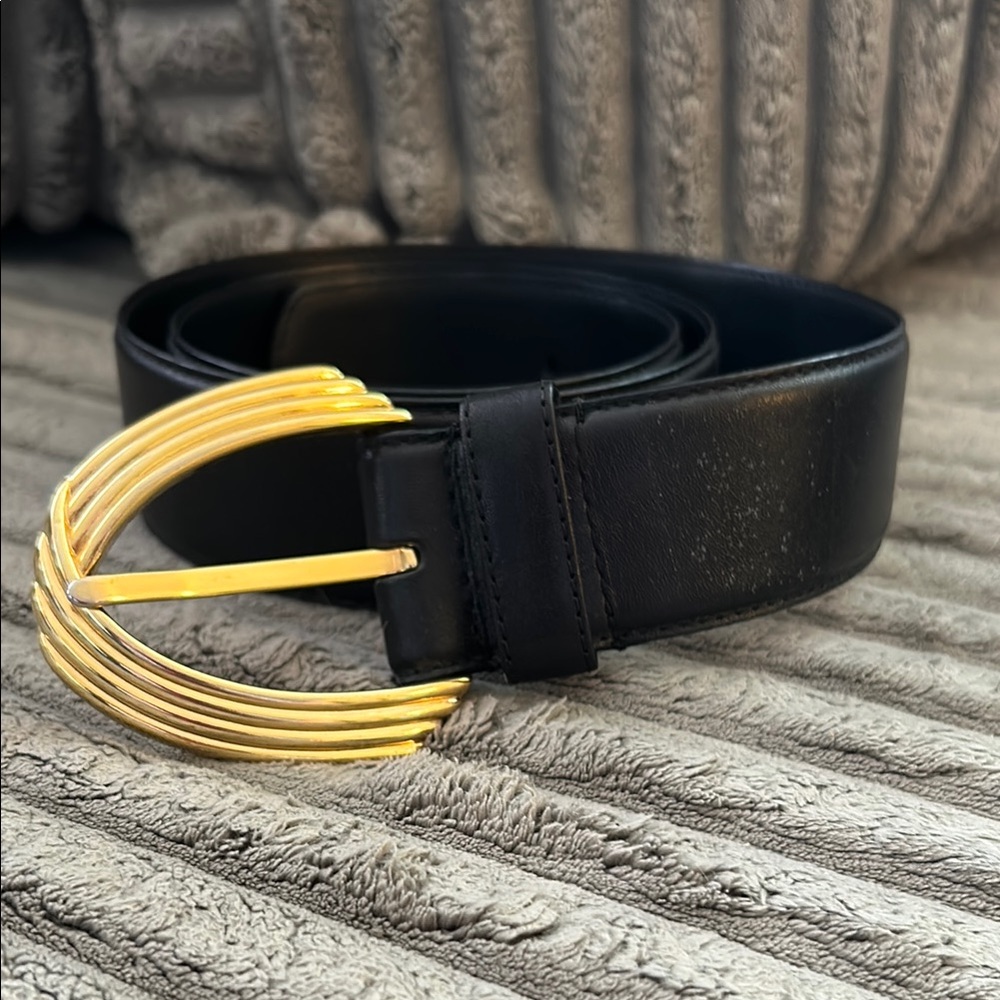 Liz Claiborne Black and Gold Elizabeth Fullgrain Leather Belt 🖤💛 Size 18-20